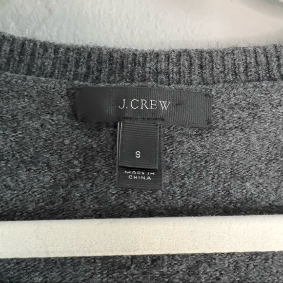 J Crew Gray Merino Wool V Neck Front Pocket Tunic Sweater in Supersoft Yarn - Picture 2 of 7